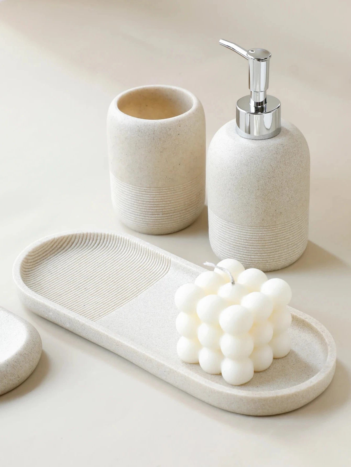 Elegant 5-Piece Resin Bathroom Accessory Set, ideal for luxurious bathroom decor