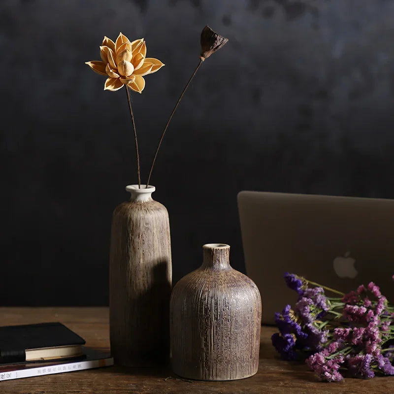 Japanese-inspired ceramic flower vase with a wooden pattern in brown, bringing natural warmth and tranquillity to home decor.