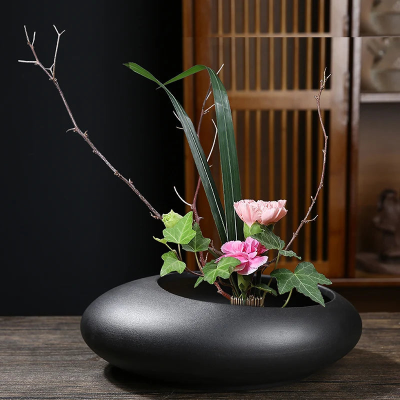 Chinese-style black round ceramic flowerpot, minimalist Japanese-inspired design, perfect for bonsai, flowers, or as a stylish home decor piece.