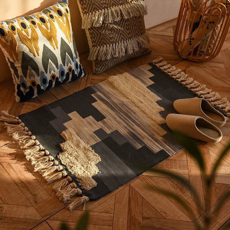 A modern weave rug made of cotton and linen, featuring tassel details.