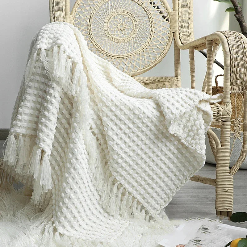 Nordic white knitted blanket, soft and cosy. Perfect for contemporary spaces, adds warmth and charm. Ideal for sofas, beds, and hotel stays, creating a relaxing vibe.