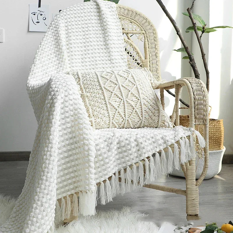 Nordic white knitted blanket, soft and cosy. Perfect for contemporary spaces, adds warmth and charm. Ideal for sofas, beds, and hotel stays, creating a relaxing vibe.