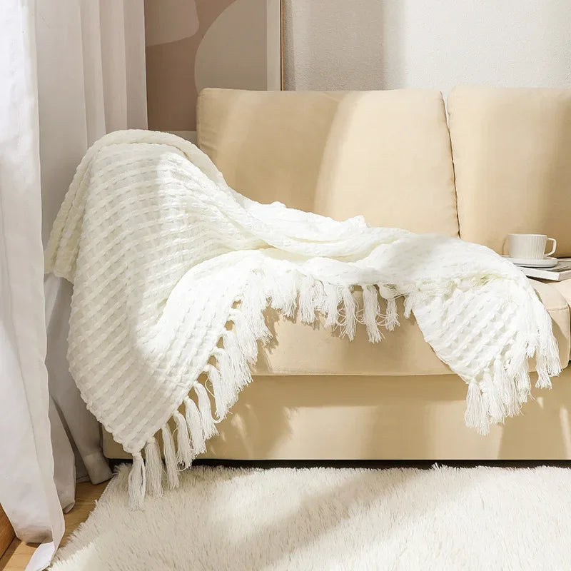 Nordic white knitted blanket, soft and cosy. Perfect for contemporary spaces, adds warmth and charm. Ideal for sofas, beds, and hotel stays, creating a relaxing vibe.