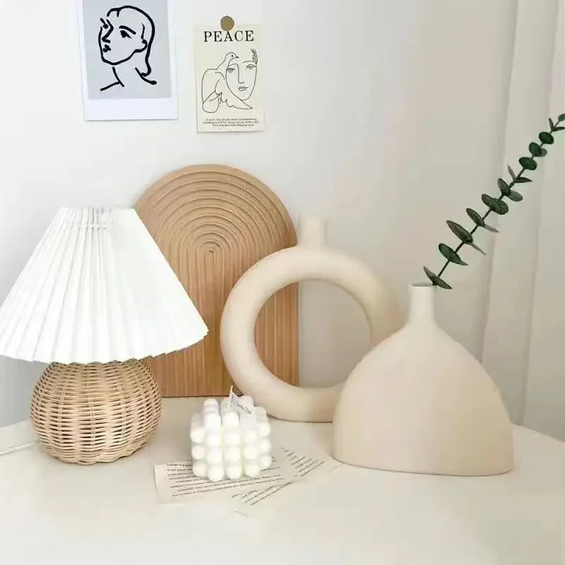 A simple charm ceramic vase with a minimalist design, perfect for adding elegance to any home decor.