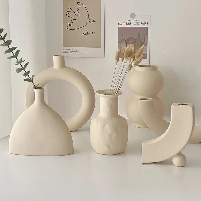 A simple charm ceramic vase with a minimalist design, perfect for adding elegance to any home decor.