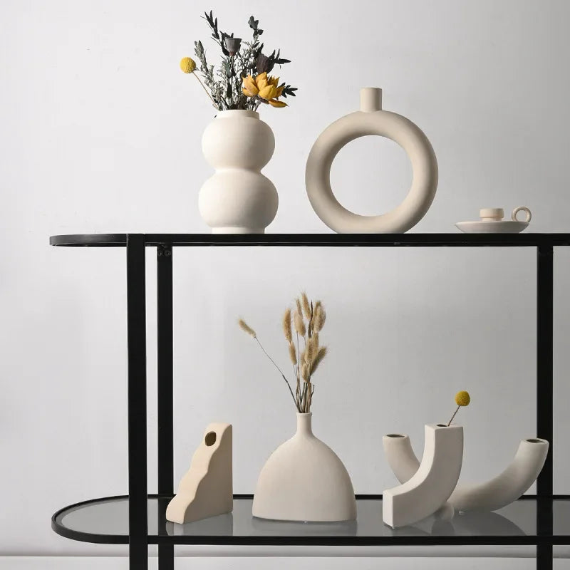 A simple charm ceramic vase with a minimalist design, perfect for adding elegance to any home decor.