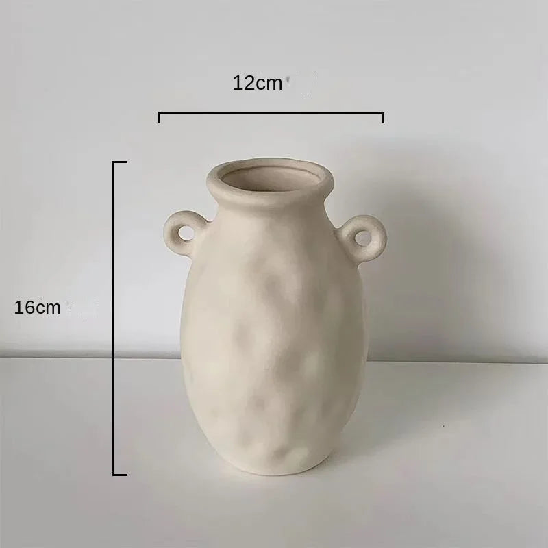 A simple charm ceramic vase with a minimalist design, perfect for adding elegance to any home decor.