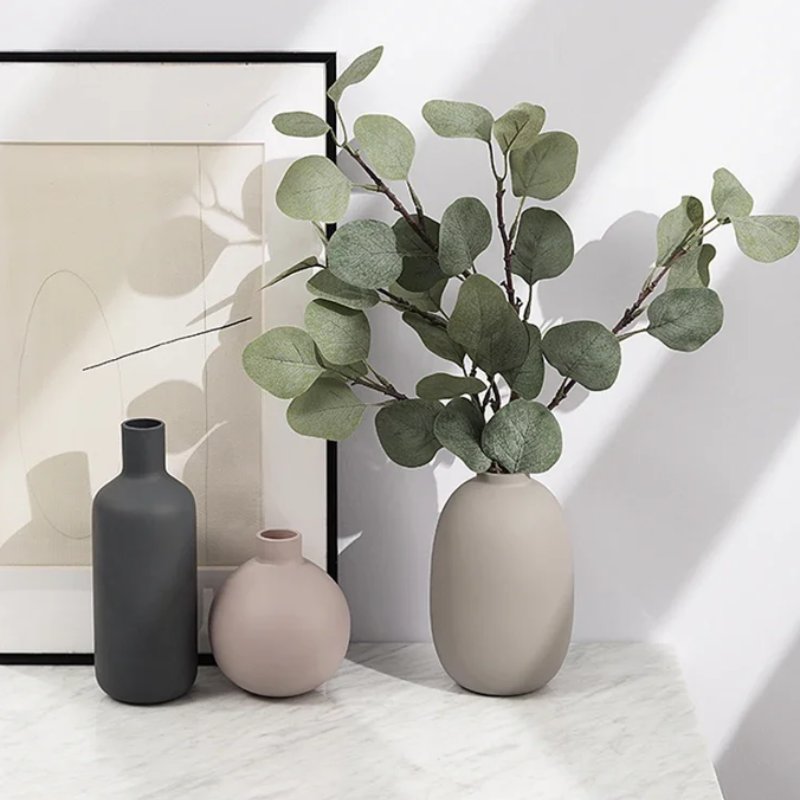 Solid neutral colours ceramic vase – perfect for contemporary and minimalist décor, simple yet stylish design for any space.