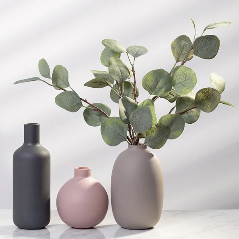 Solid neutral colours ceramic vase – perfect for contemporary and minimalist décor, simple yet stylish design for any space.